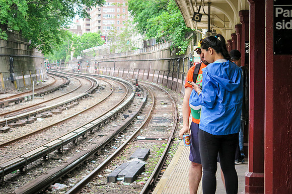 Donna - Parkside Ave. Q-train station
